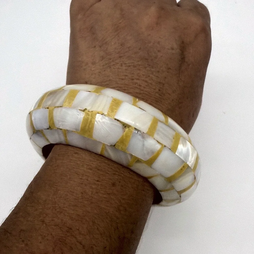 Vtg Mother of Pearl Inlay Bracelet Chunky Bangle White Yellow Boho